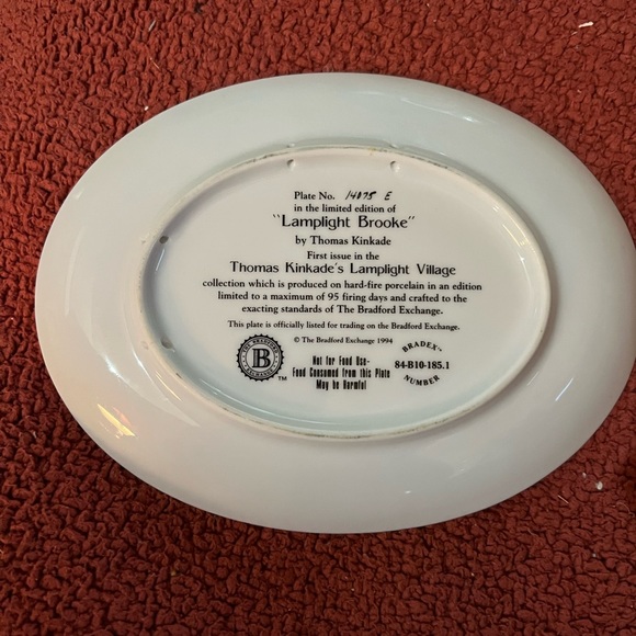 Thomas Kinkade Lamplight Village collection of 4 plates - Picture 4 of 10